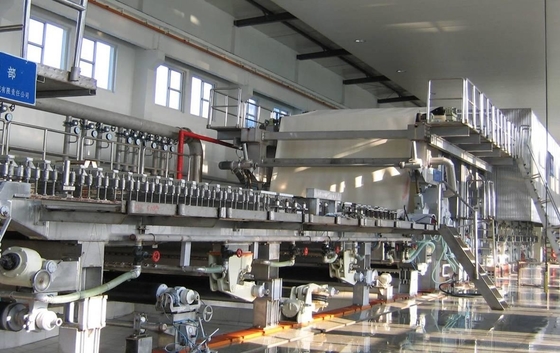 200T / D Golf het Document van Compensatiekraftpapier Machine Jumbo het Broodjesproductielijn van 3800 Mm