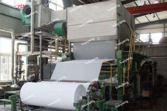 Kleine papierafval recyclingsmachine 787mm volledig automatische toiletpapiermachine