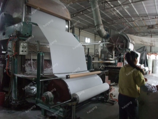 1575mm 6T/D Pulp en Papierafval die Jumbo het Papierbroodje recycleren die van het Broodjestoiletpapier Machine maken