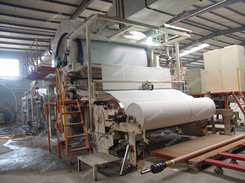 8T/D pulp en Papierafval die Jumbo het Papierbroodje recycleren die van het Broodjestoiletpapier Machine maken