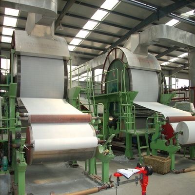 2800mm 15T Papierpulp en Papierafval die Jumbo het Papierbroodje recycleren die van het Broodjestoiletpapier Machine maken