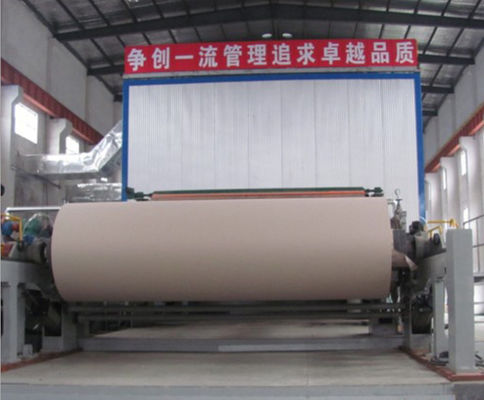 1575mm Kraftpapier Jumbobroodjesdocument die Machine maken Papierafval Recycling malen