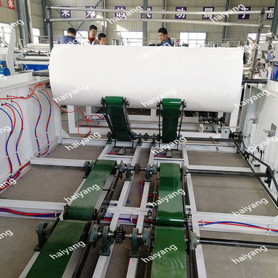 Automatische In reliëf gemaakte Maxi Roll Toilet Tissue Rewinding-Lijm Klein Bobbin Paper Manufacturing Machine