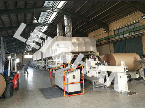 Het Document van Currugatedkraftpapier Machine in Broodje 3200mm